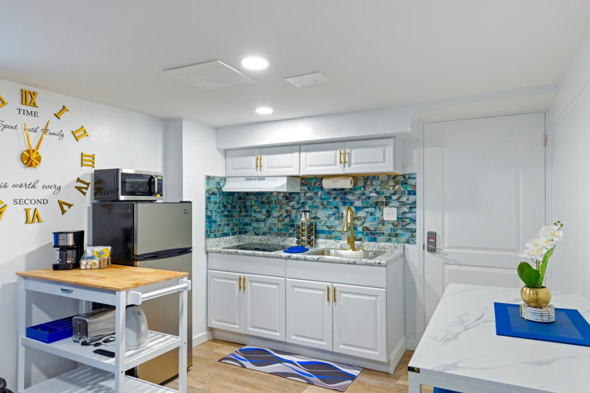 The Sapphire Haven - Your Old Brooklyn Oasis Awaits Families, Couples, Business Travelers Near Downtown With Parking, 300 Mb Wifi & Self Check-In Cleveland Ngoại thất bức ảnh
