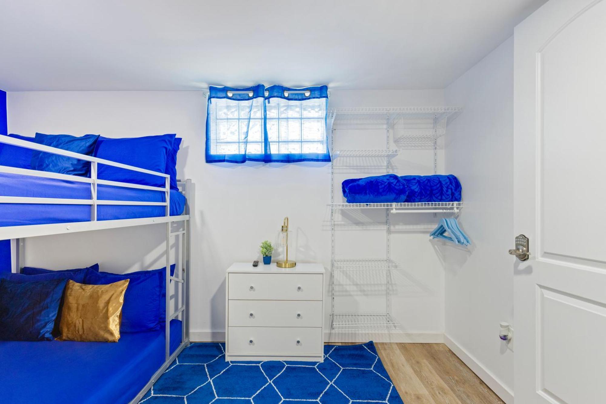 The Sapphire Haven - Your Old Brooklyn Oasis Awaits Families, Couples, Business Travelers Near Downtown With Parking, 300 Mb Wifi & Self Check-In Cleveland Ngoại thất bức ảnh