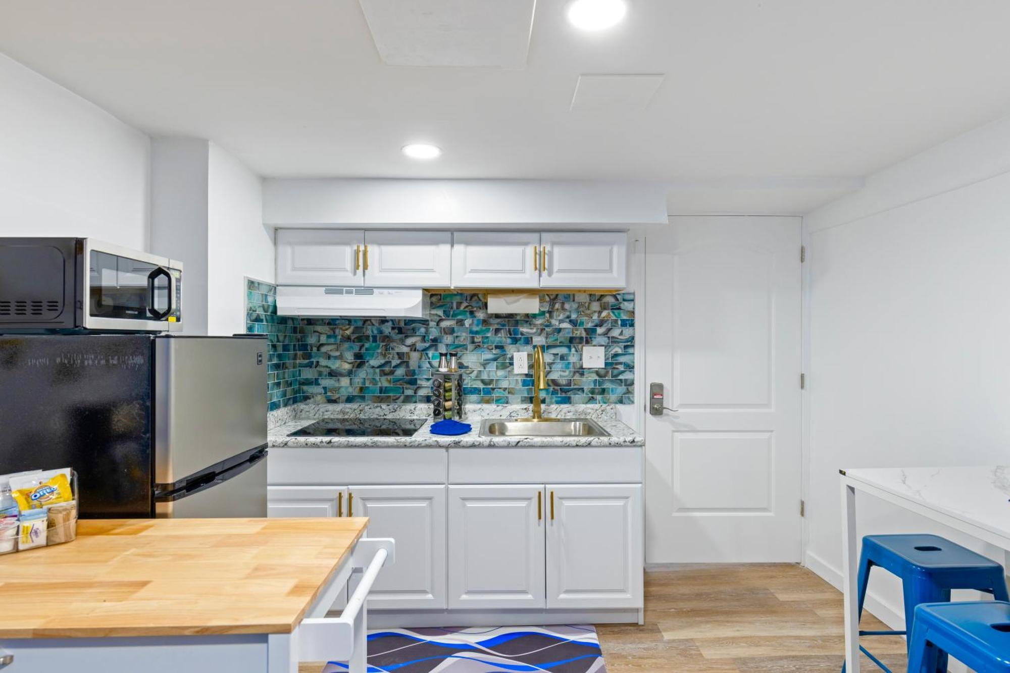 The Sapphire Haven - Your Old Brooklyn Oasis Awaits Families, Couples, Business Travelers Near Downtown With Parking, 300 Mb Wifi & Self Check-In Cleveland Ngoại thất bức ảnh