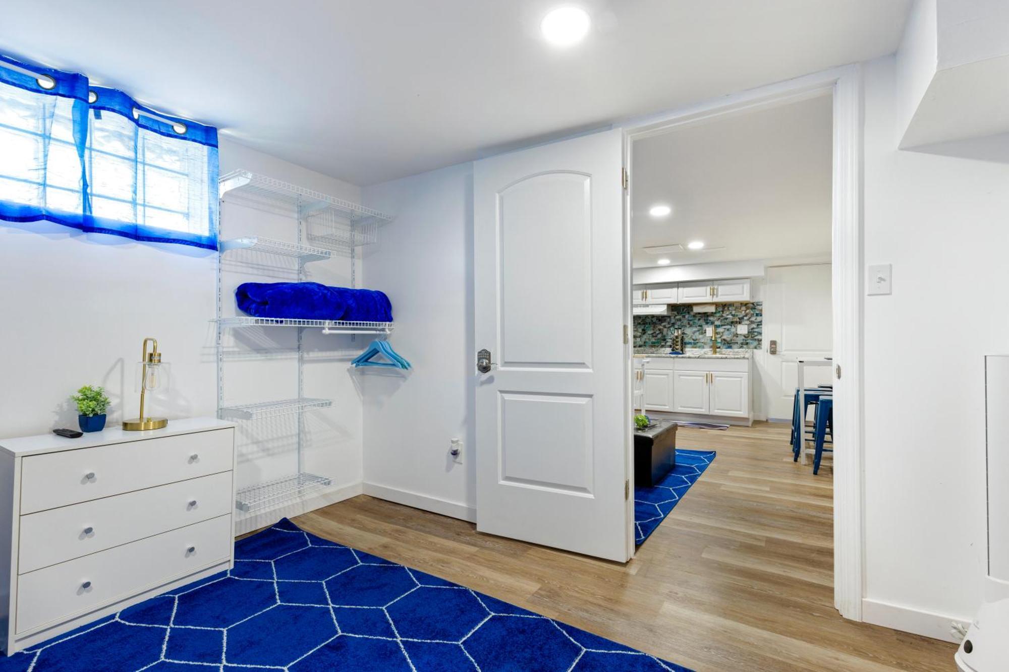 The Sapphire Haven - Your Old Brooklyn Oasis Awaits Families, Couples, Business Travelers Near Downtown With Parking, 300 Mb Wifi & Self Check-In Cleveland Ngoại thất bức ảnh