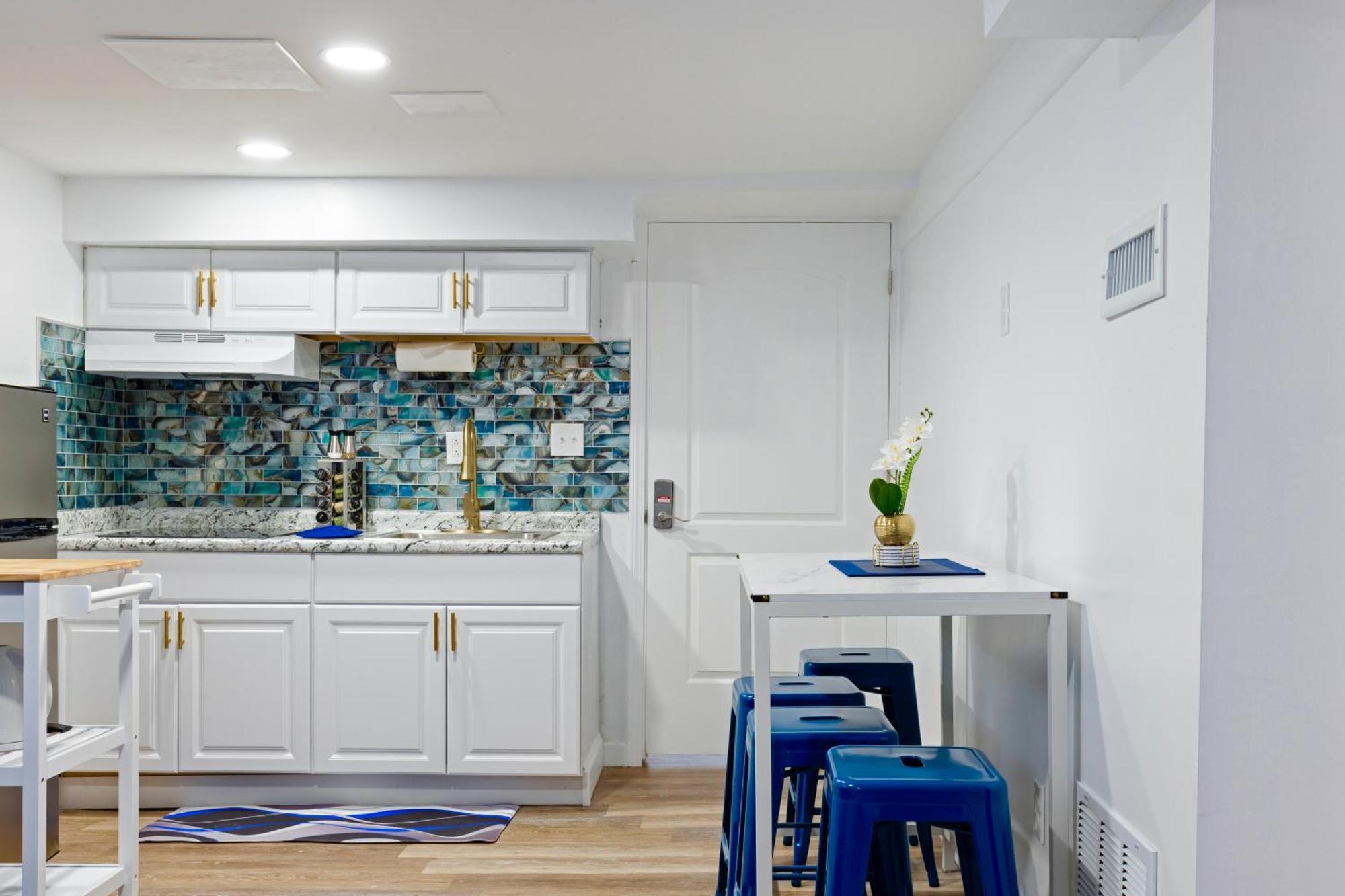 The Sapphire Haven - Your Old Brooklyn Oasis Awaits Families, Couples, Business Travelers Near Downtown With Parking, 300 Mb Wifi & Self Check-In Cleveland Ngoại thất bức ảnh