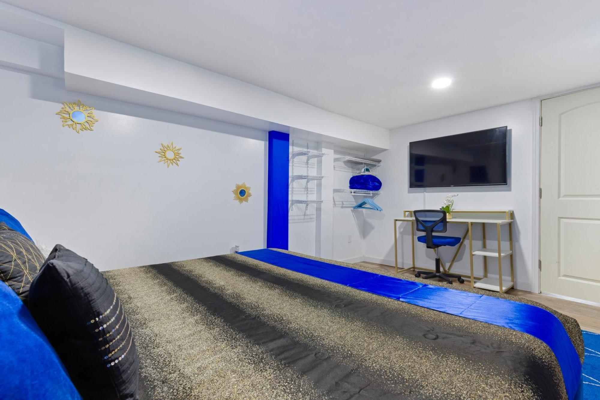 The Sapphire Haven - Your Old Brooklyn Oasis Awaits Families, Couples, Business Travelers Near Downtown With Parking, 300 Mb Wifi & Self Check-In Cleveland Ngoại thất bức ảnh