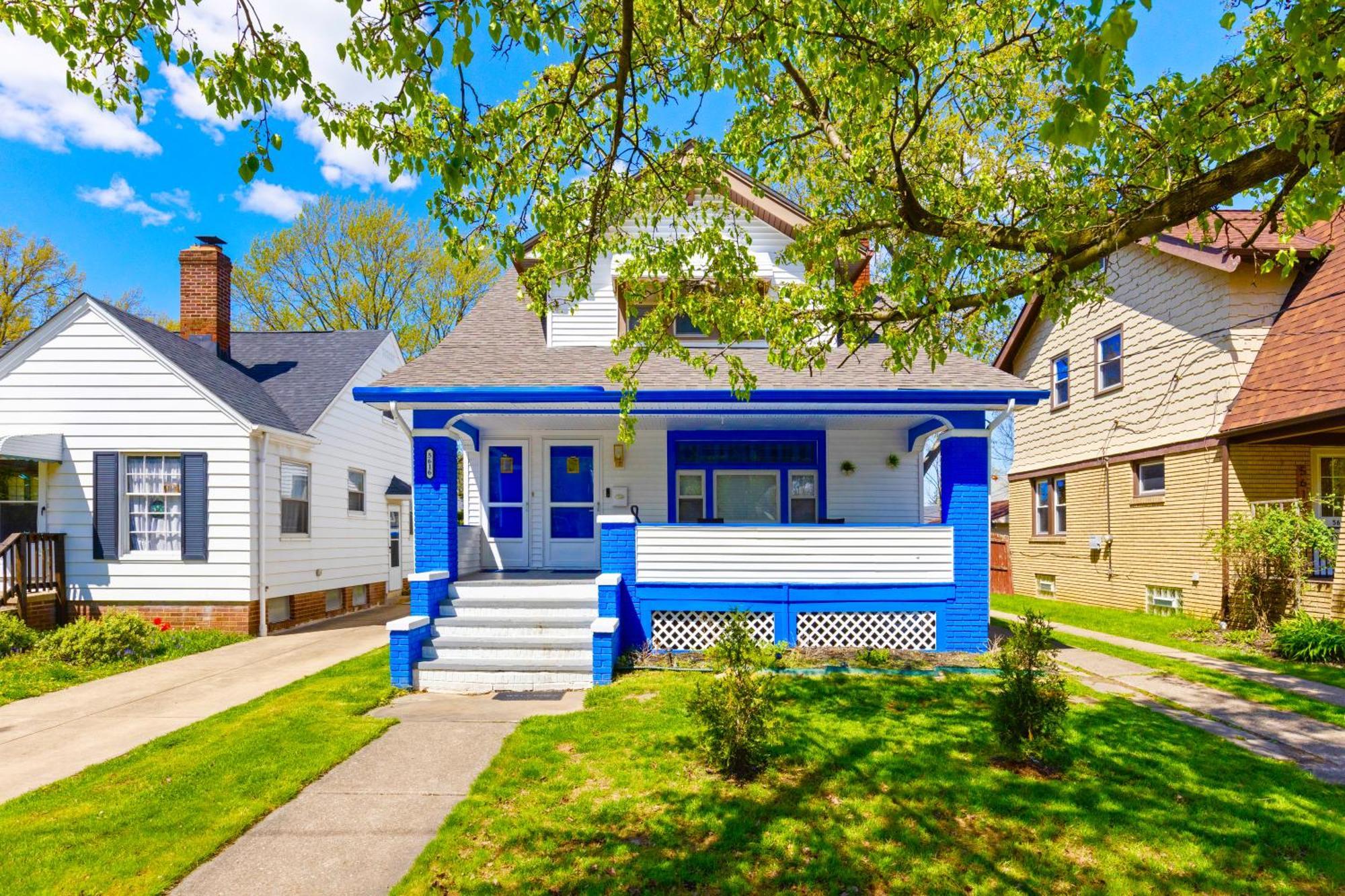 The Sapphire Haven - Your Old Brooklyn Oasis Awaits Families, Couples, Business Travelers Near Downtown With Parking, 300 Mb Wifi & Self Check-In Cleveland Ngoại thất bức ảnh