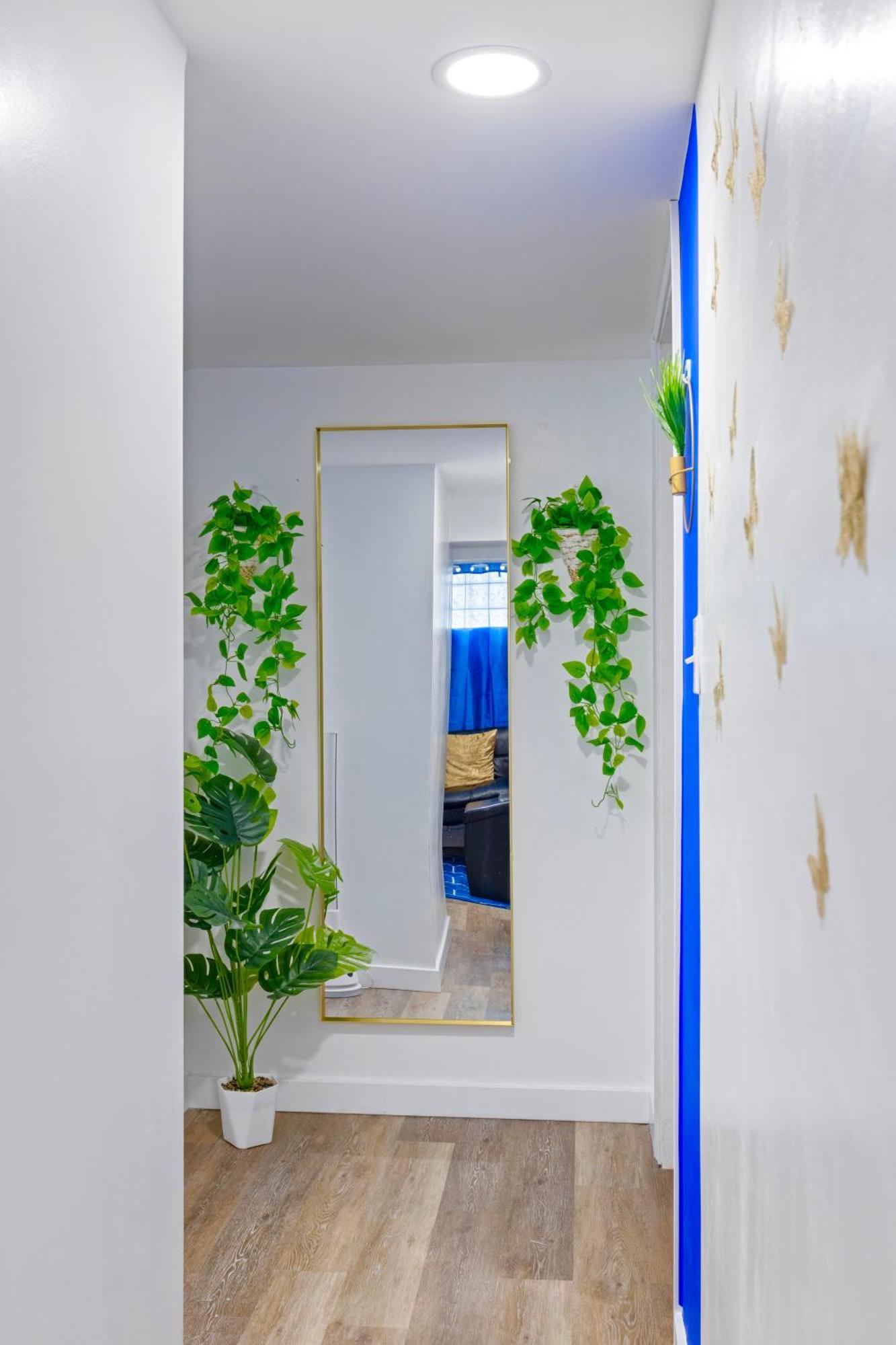 The Sapphire Haven - Your Old Brooklyn Oasis Awaits Families, Couples, Business Travelers Near Downtown With Parking, 300 Mb Wifi & Self Check-In Cleveland Phòng bức ảnh